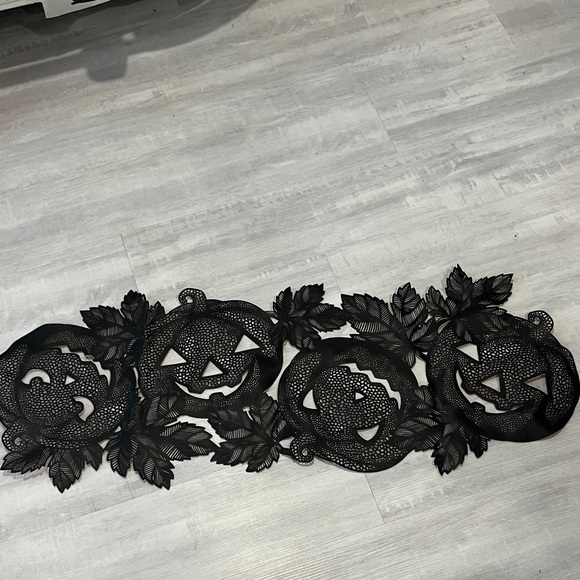 Benson House Reversible laser Cut Jack O Lantern Orange /Black Leaf Table Runner - Picture 1 of 8